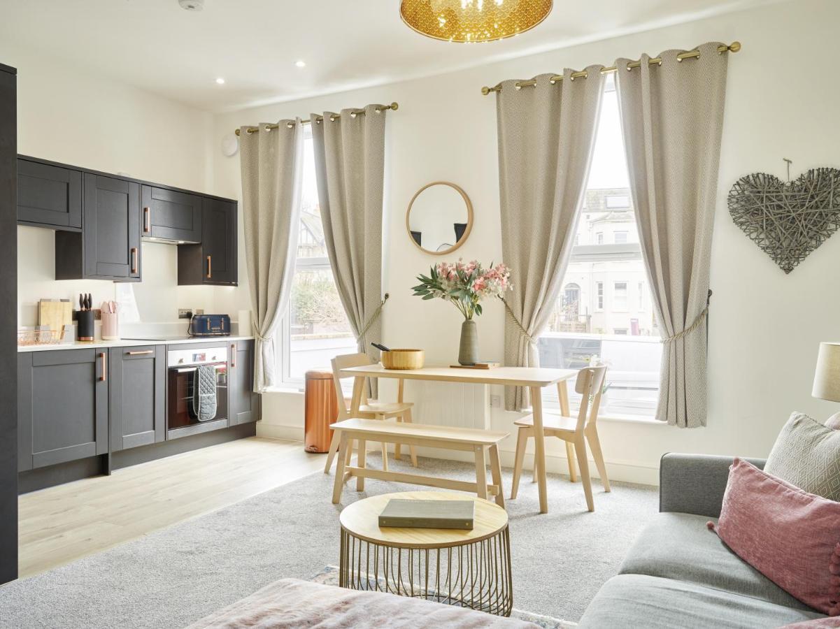 Curb Properties - Super 2 Bed Apartment 5 Min From Town Centre Cheltenham Exterior photo